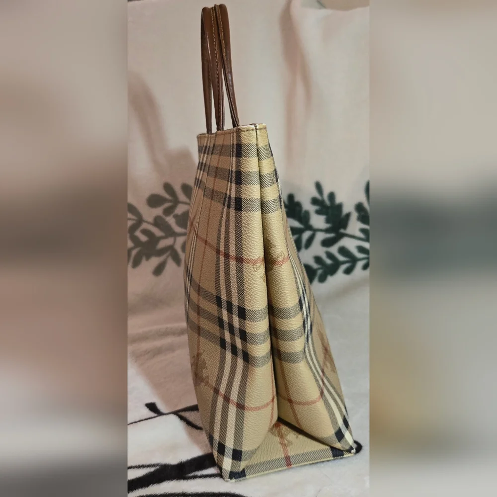 💯 Authentic Burberry Haymarket Check Pattern Tote - Picture 4 of 15